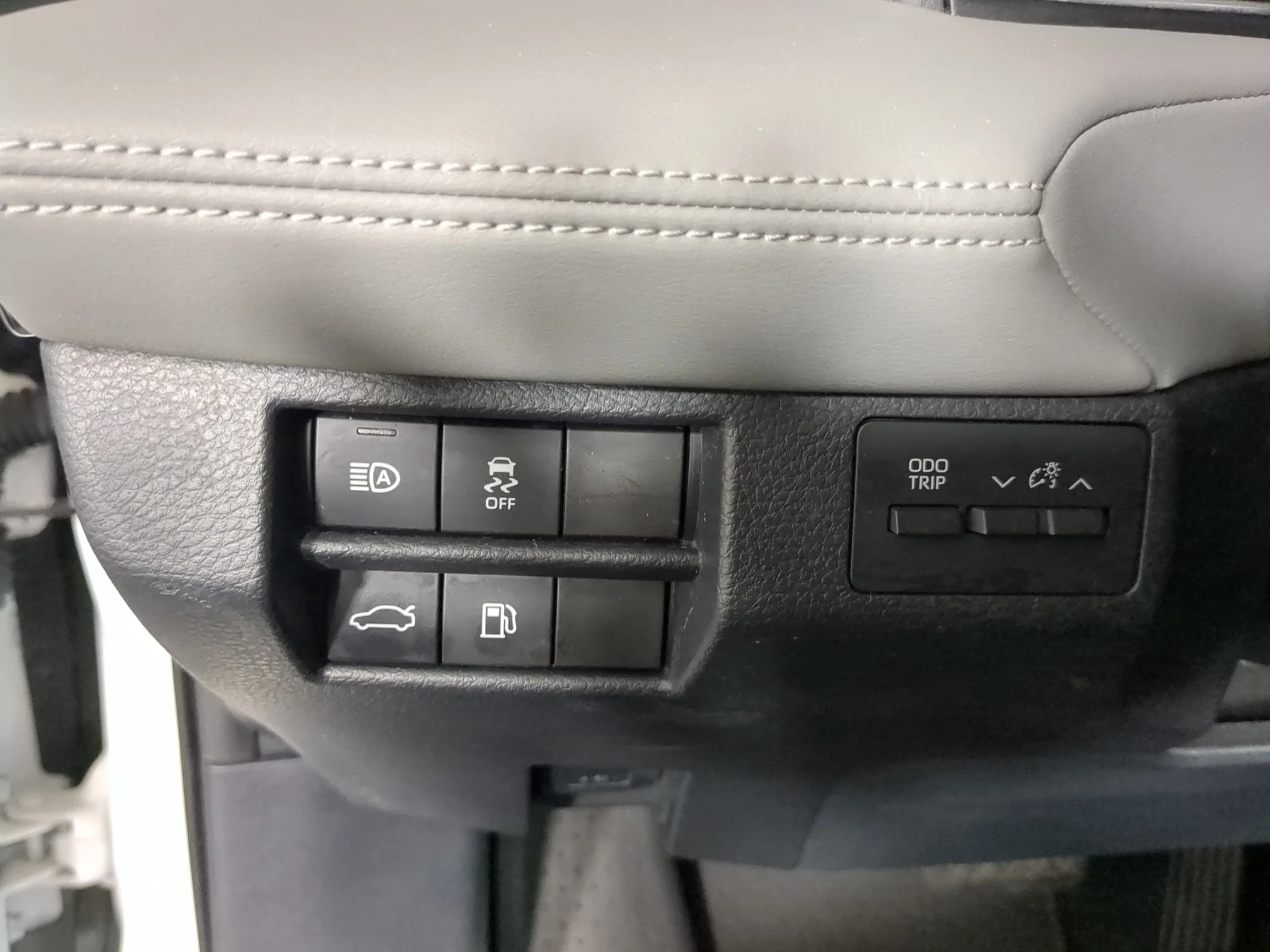 Used 2019 Wind Chill Pearl Toyota XLE image 26