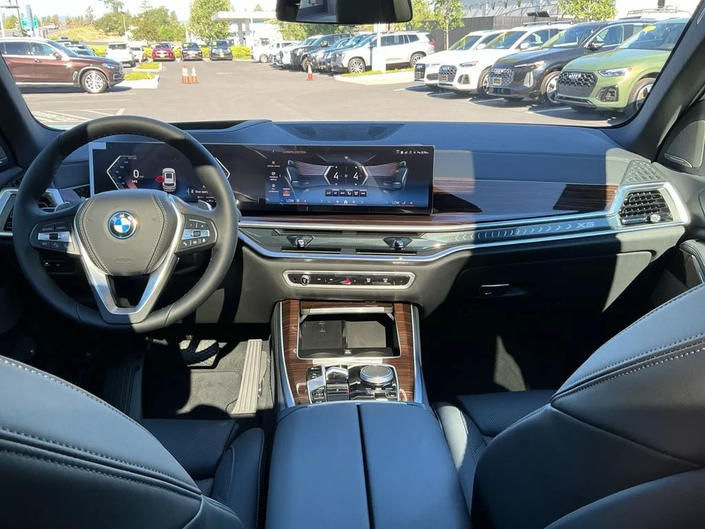 New 2026 White BMW xDrive50e image 21