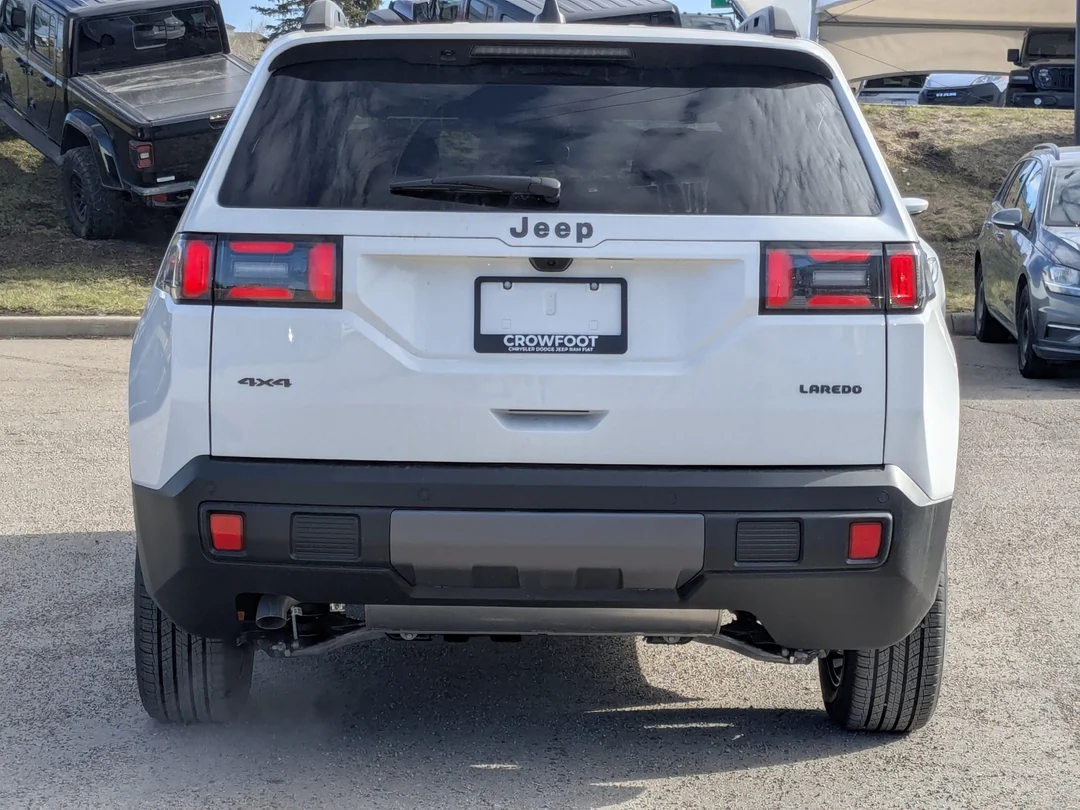 New 2026 White Jeep Laredo - - 4x4 - 1.6L Turbo Hybrid - 12.3 Uconnect 5 Display - Selec-Terrain & More! image 7