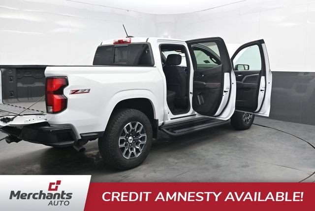 Used 2025 White Chevrolet Z71 image 47