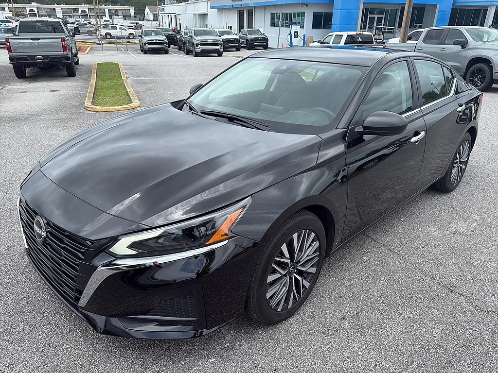 Used 2025 Super Black Nissan  image 2