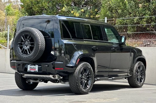 New 2026 Santorini Black Land Rover X-Dynamic SE image 5