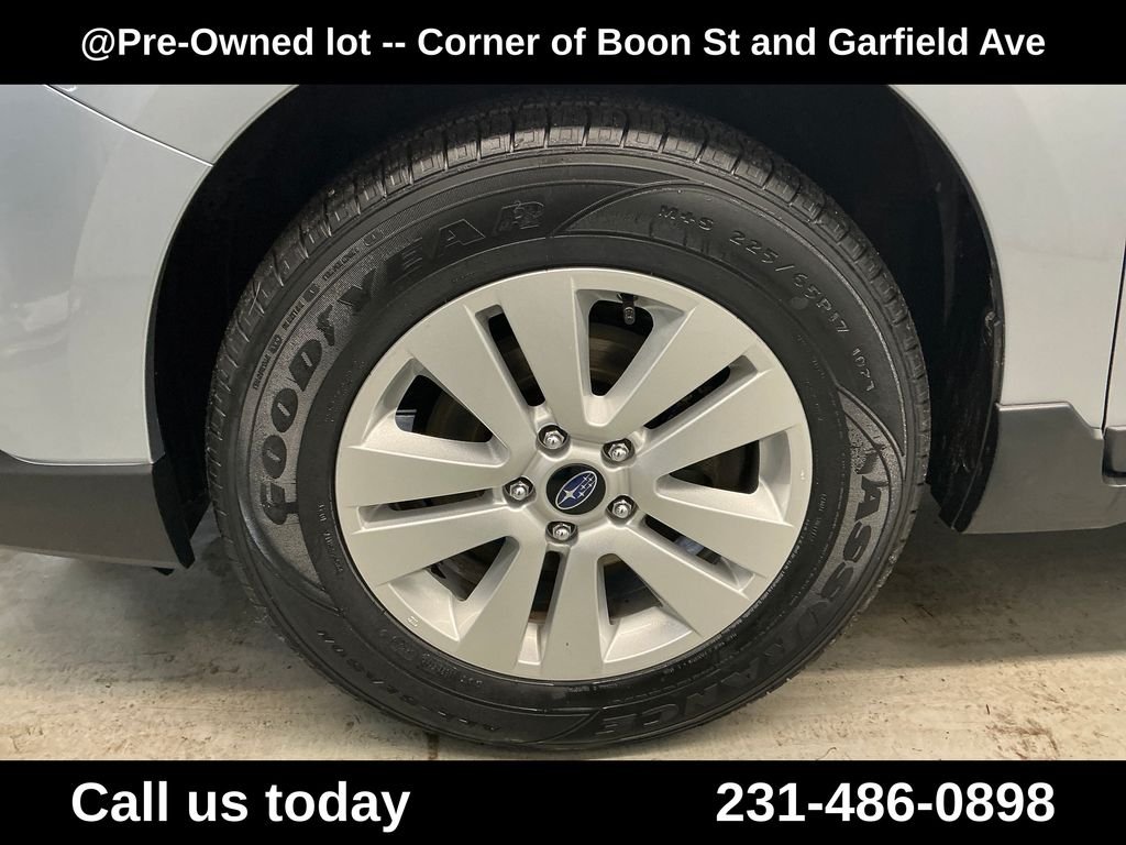Used 2018 Silver Subaru 2.5i Premium image 11