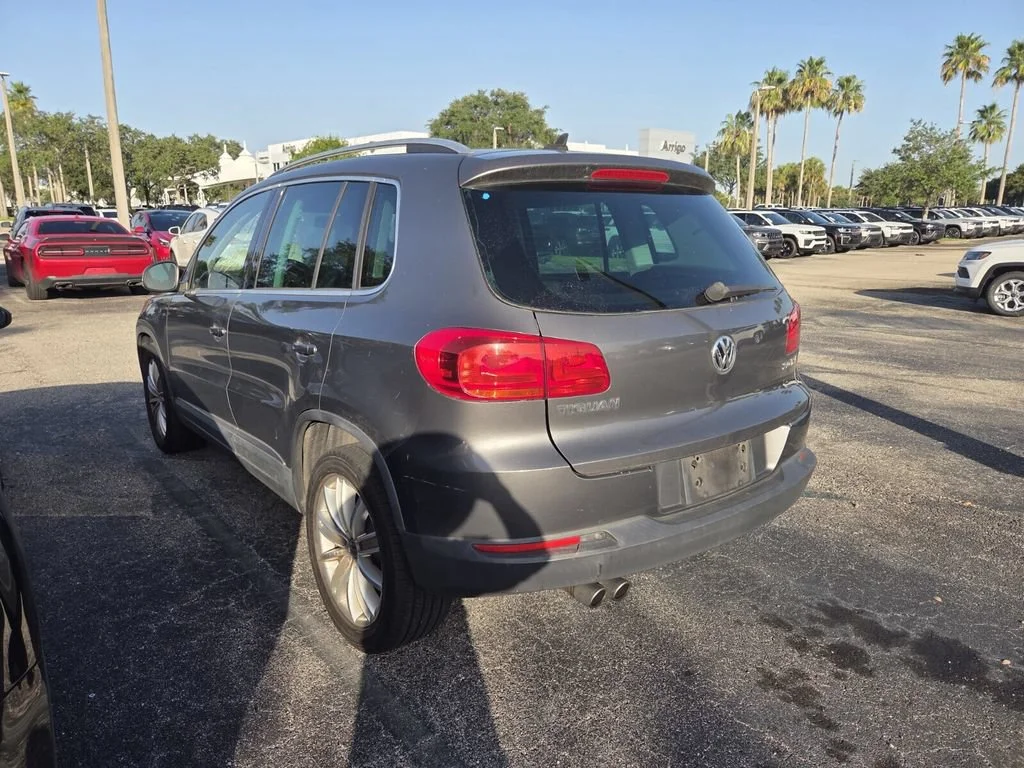 Used 2014 Pepper Gray Metallic Volkswagen SE image 4