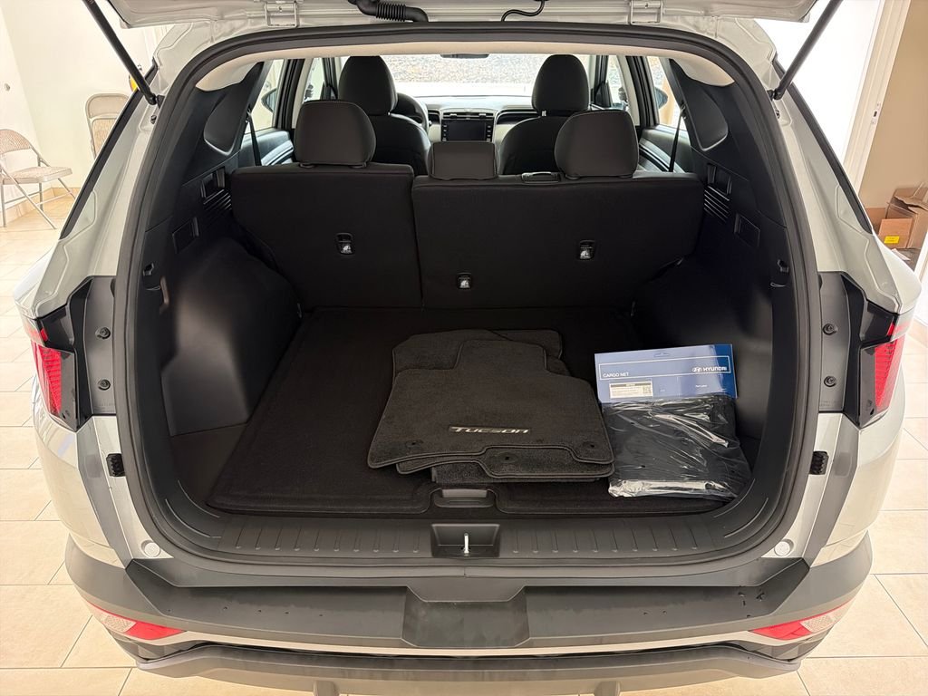 Used 2024 Shimmering Silver Hyundai SE image 29