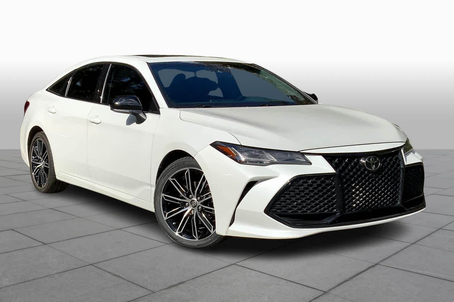 Used 2019 Wind Chill Pearl Toyota Touring image 2