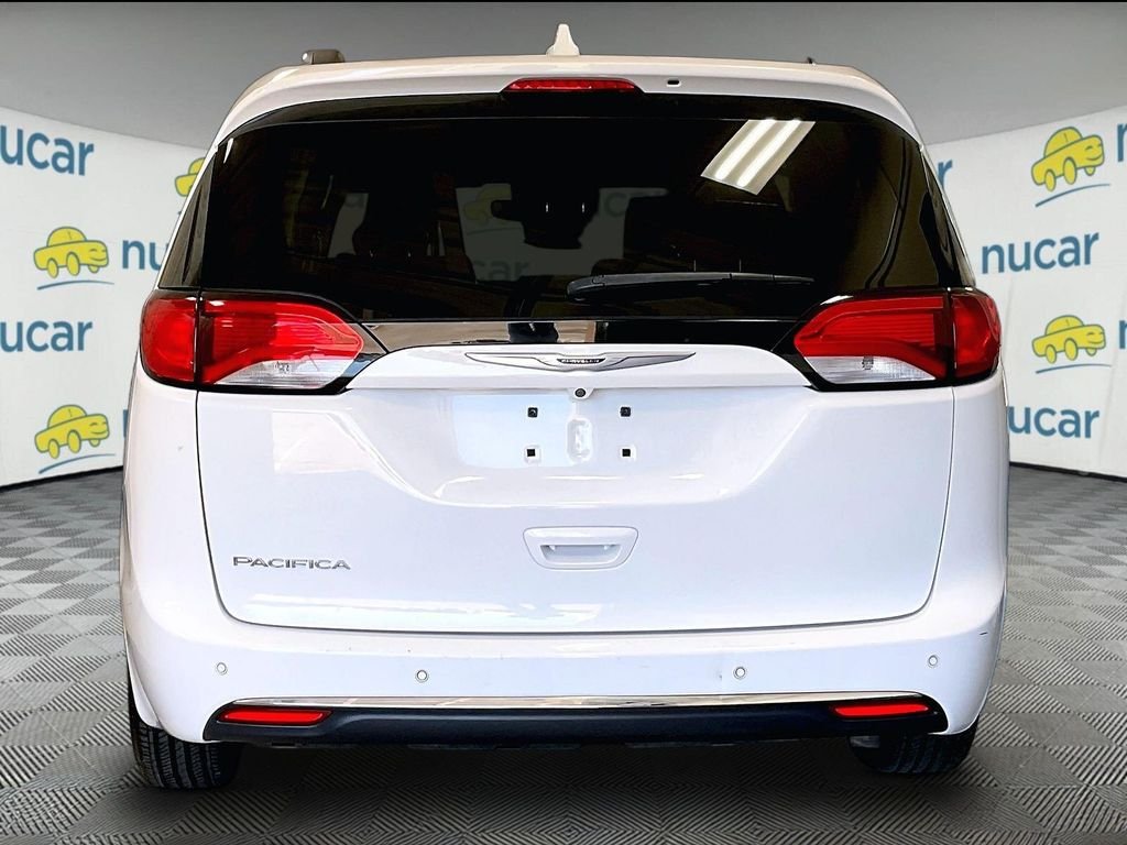Used 2018 White Chrysler Touring L image 5