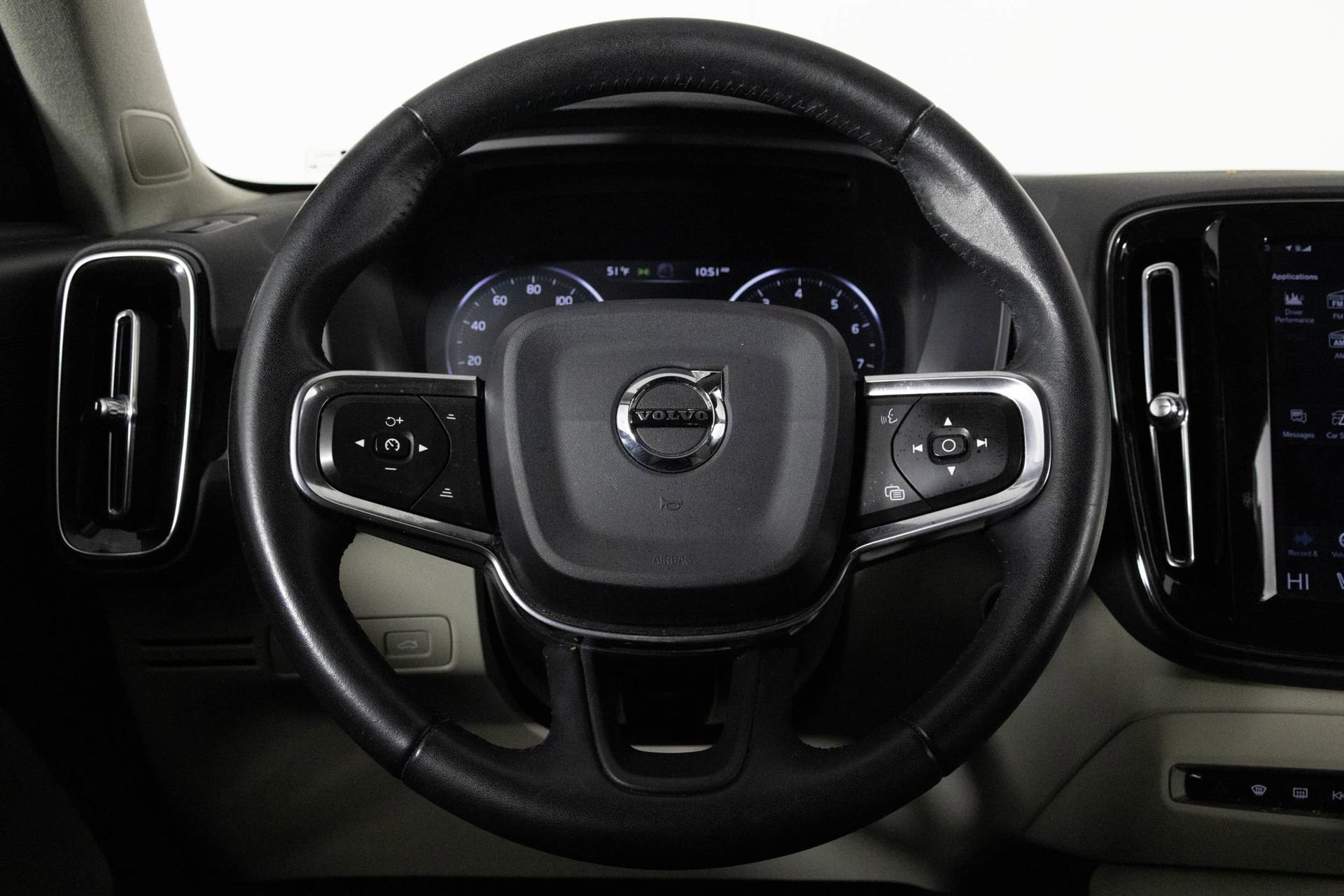 2021 VOLVO XC40 - Image 26