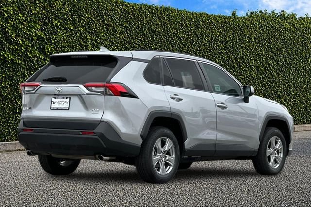 Used 2025 Silver Toyota XLE image 4