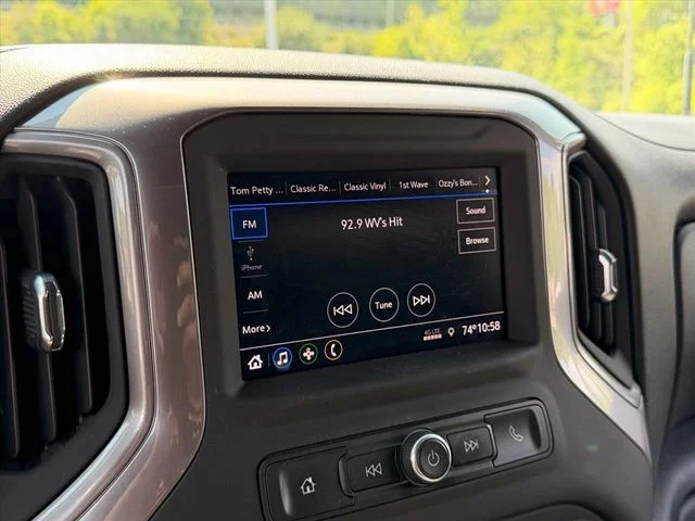 Used 2023 White Chevrolet Custom image 28