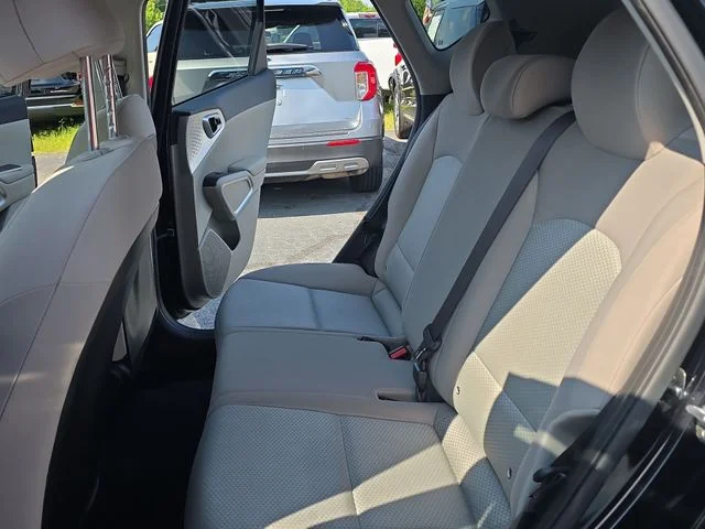 Used 2022 Black Kia LX image 15