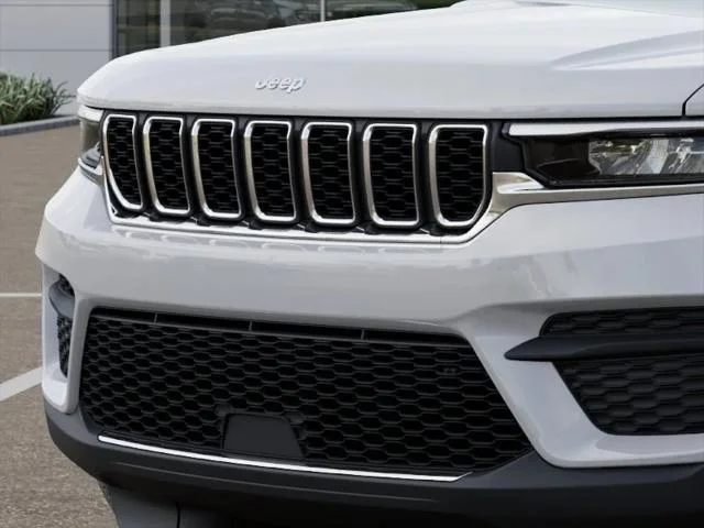 New 2026 Bright White Clear-Coat Exterior Paint Jeep Laredo image 37