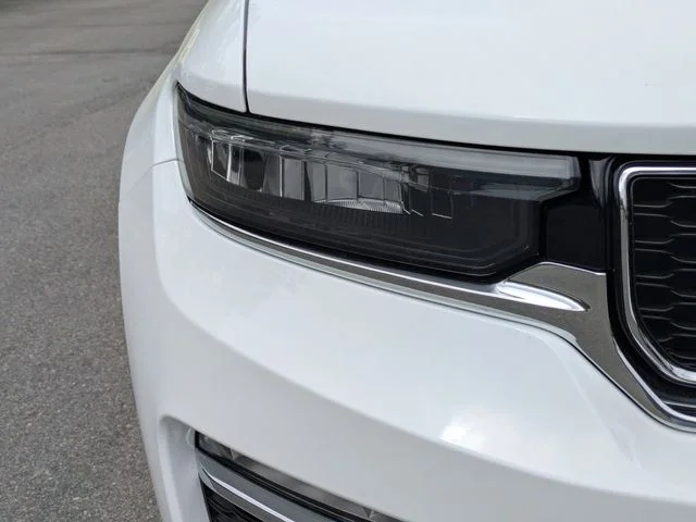 Used 2022 White Jeep 4xe image 10