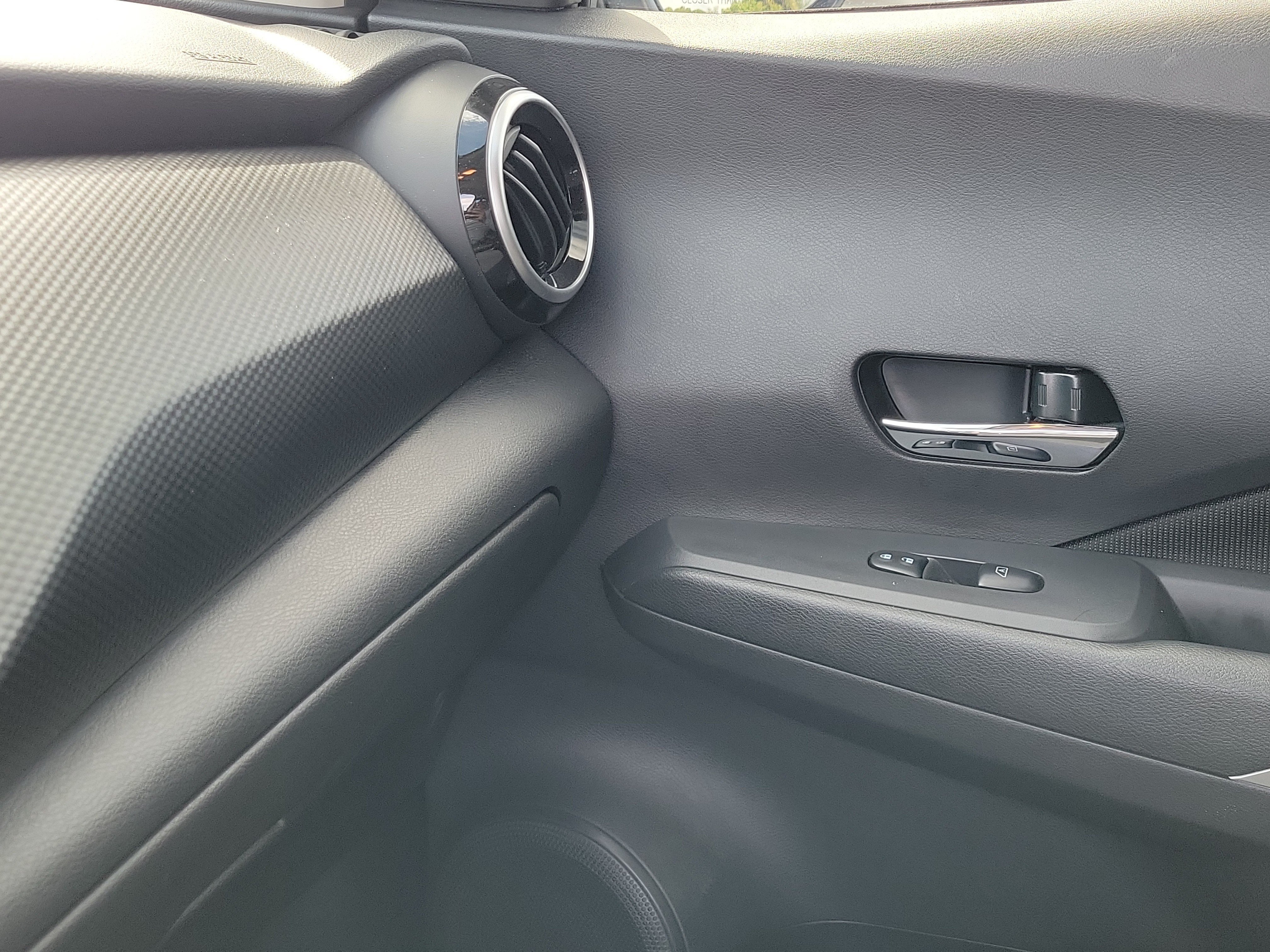 Used 2024 Aspen White Tricoat/Super Black Nissan SV image 29