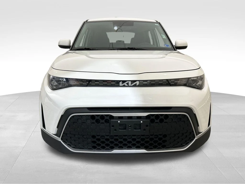 Used 2025 White Kia LX image 9