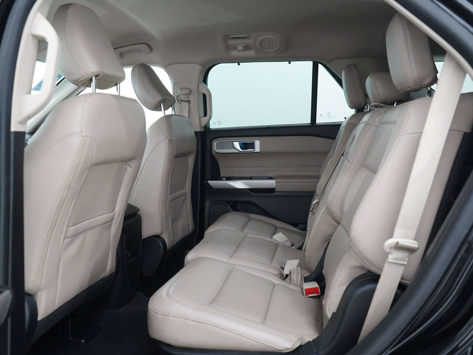 Used 2022  Ford Limited image 16