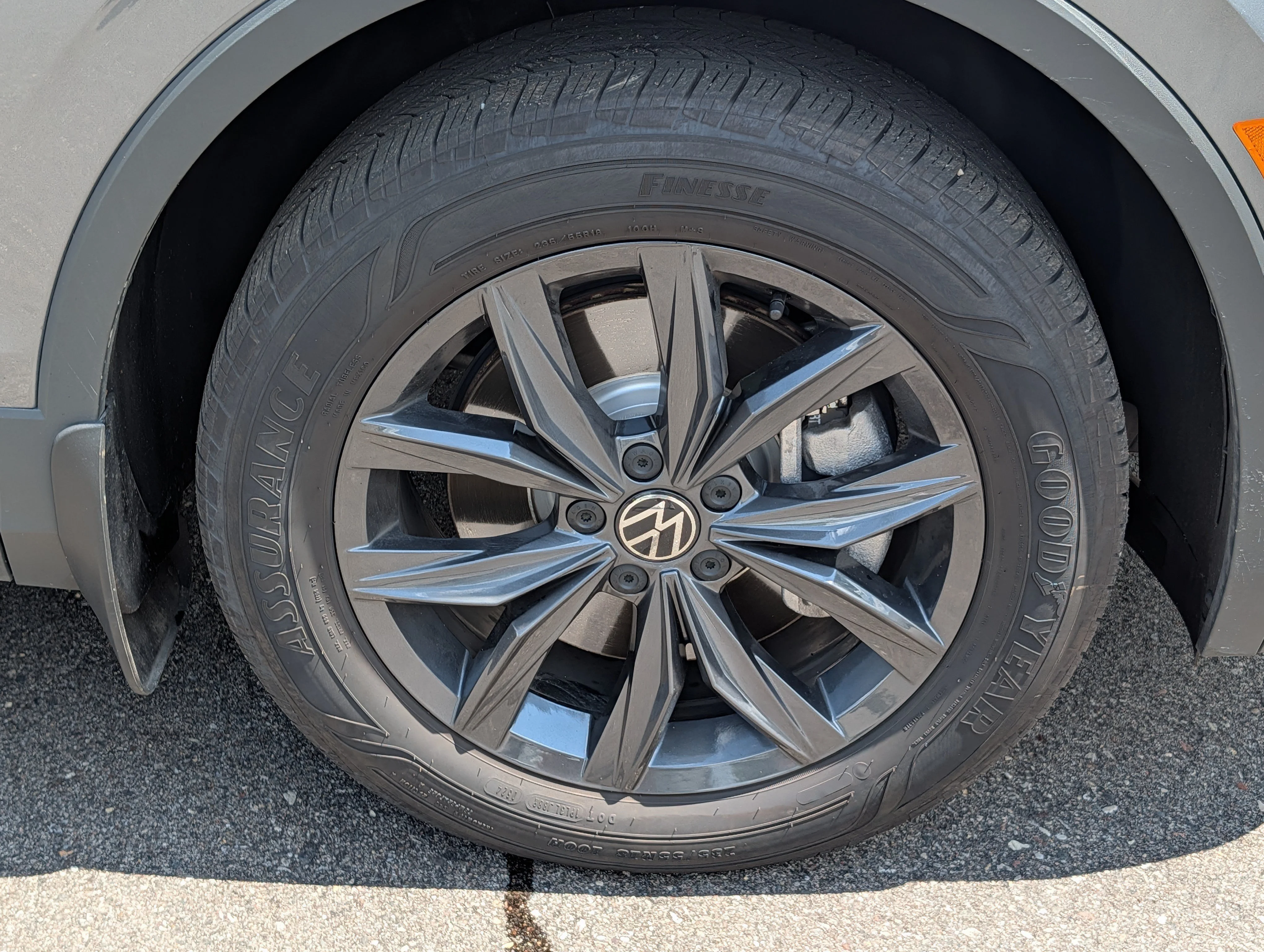 Certified Used 2024 Platinum Gray Metallic Volkswagen SE image 15