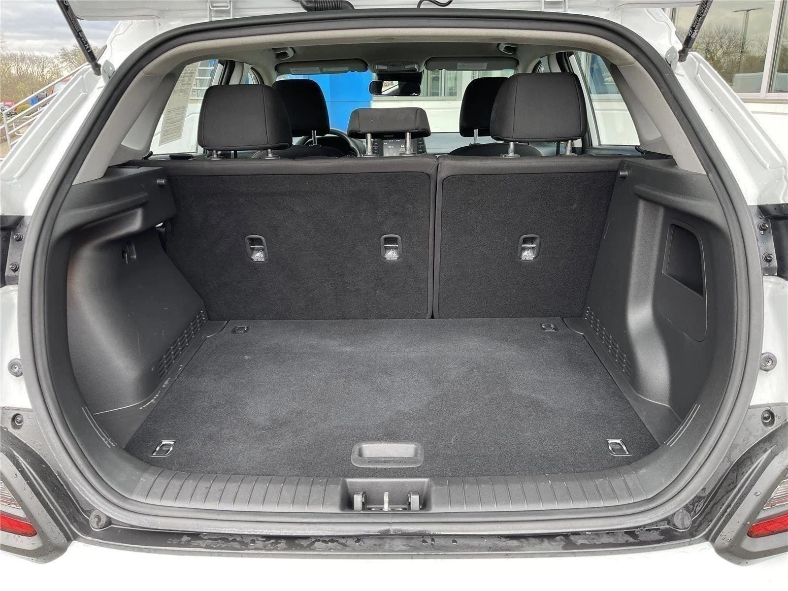 Used 2020 Chalk White Hyundai SE image 32