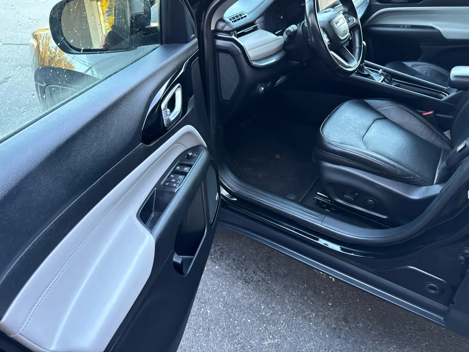 Used 2022 Diamond Black Crystal Pearlcoat Jeep Limited image 13