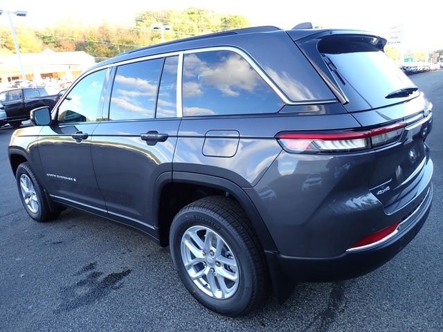 New 2025 Baltic Gray Metallic Clear-Coat Exterior Paint Jeep Laredo X image 3
