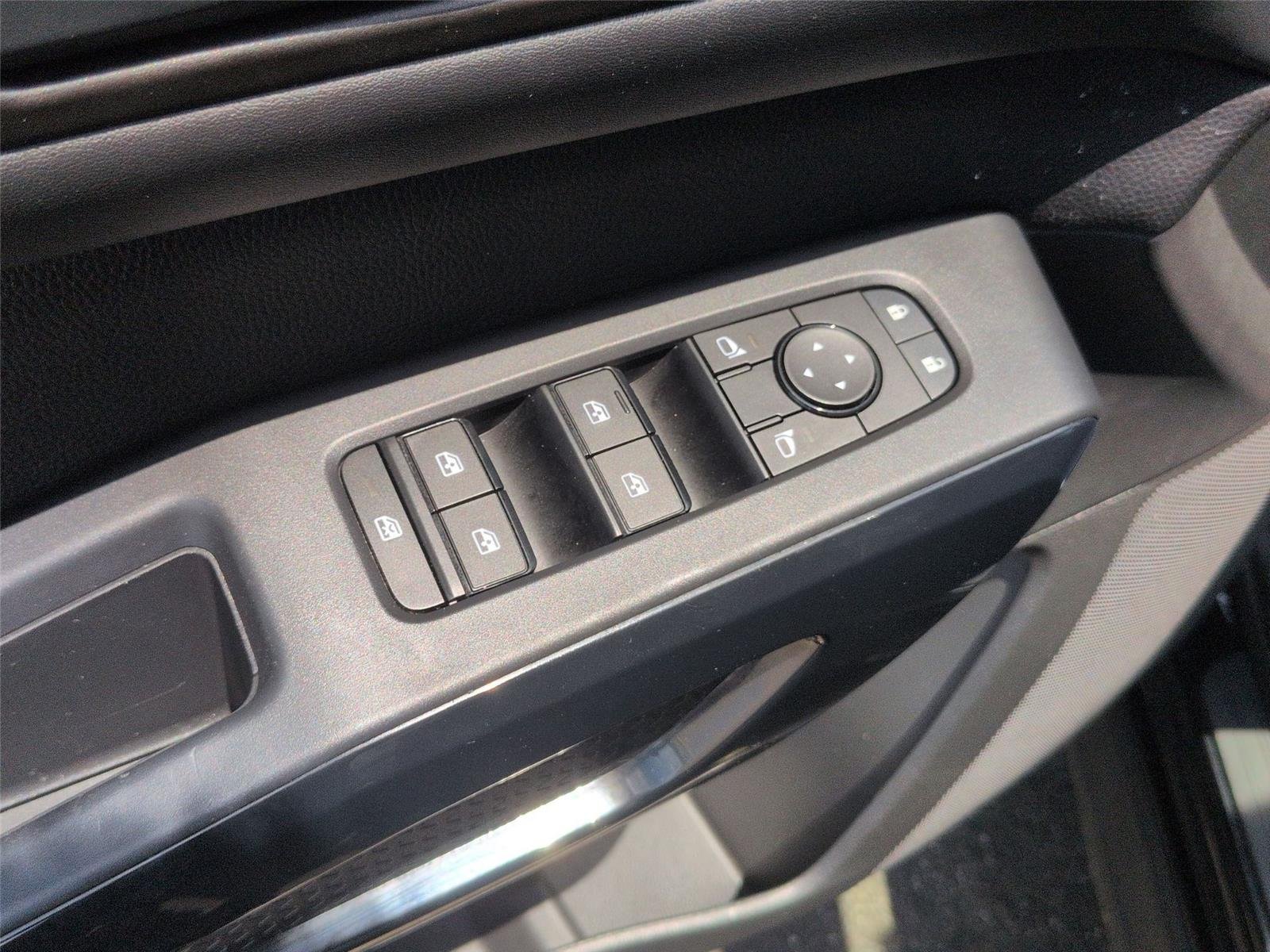 Used 2024  NISSAN SV image 16