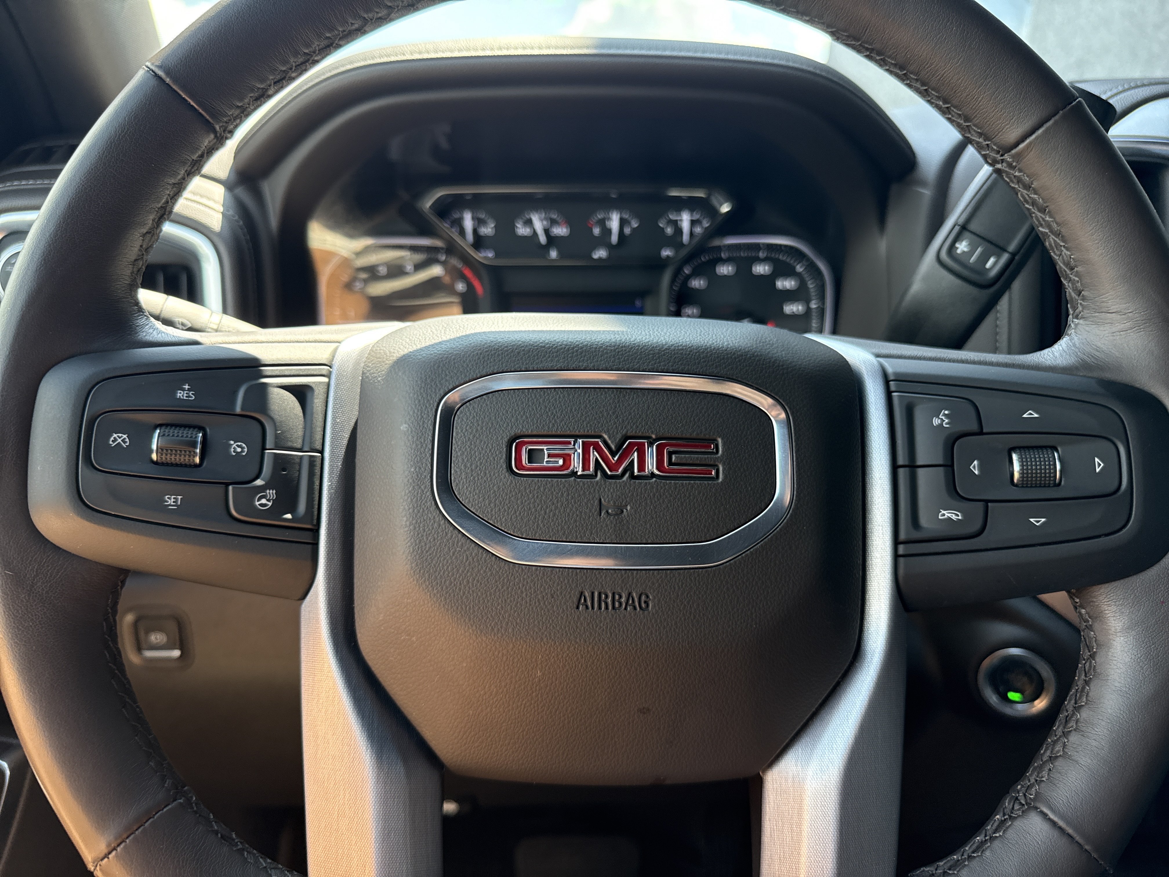 Used 2022 Dark Sky Metallic GMC SLT 4WD image 21