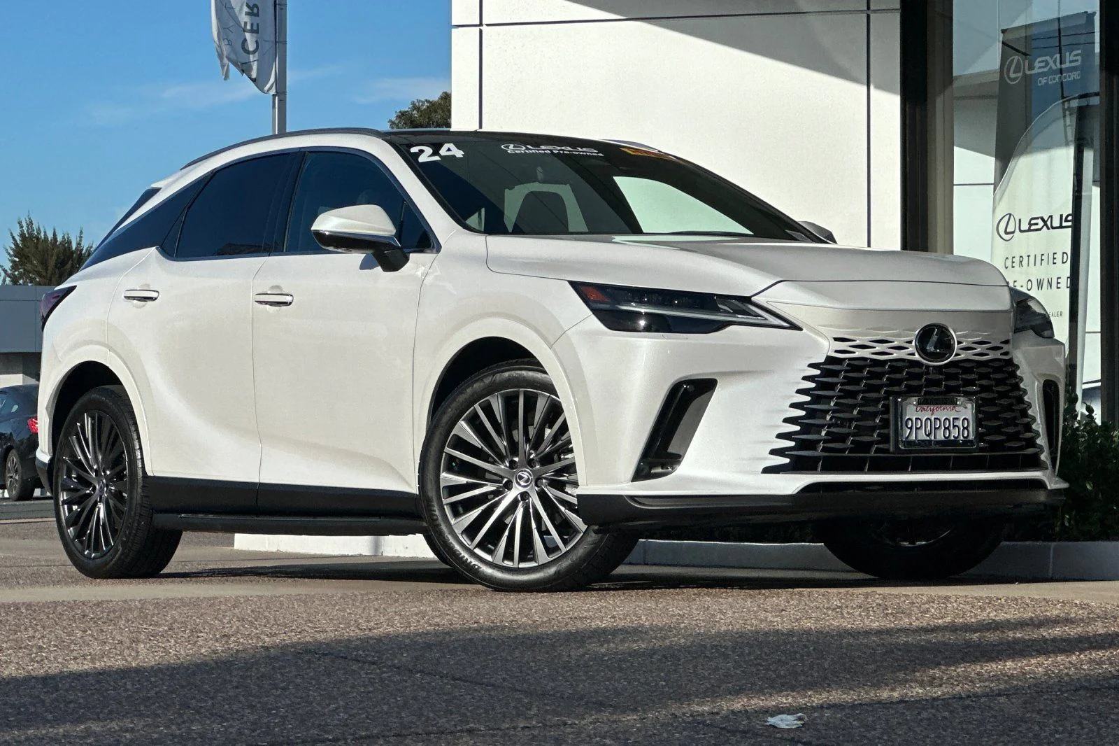Certified Used 2024 EMINENT WHITE PEARL Lexus 350h Luxury image 2