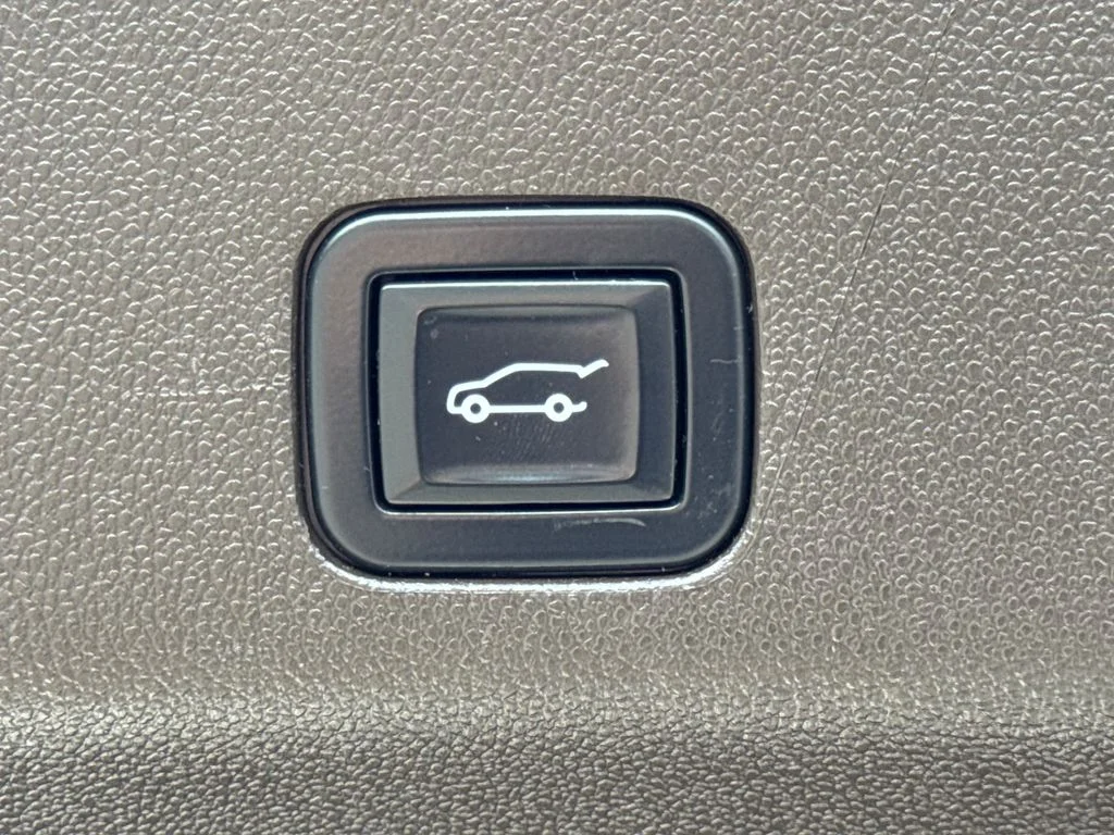 Used 2022 Summit White Chevrolet LT image 28