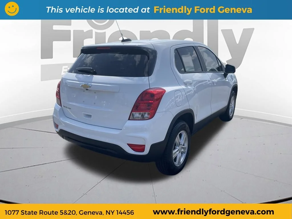 Used 2022 White Chevrolet LS image 5