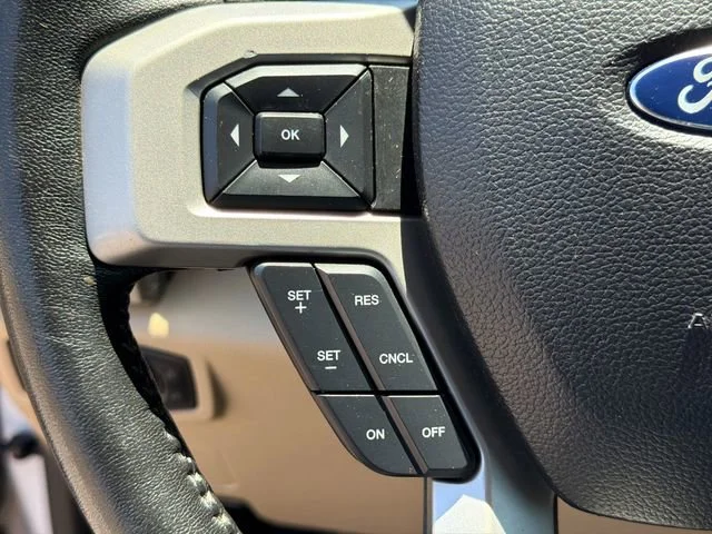Used 2017  Ford Lariat image 24