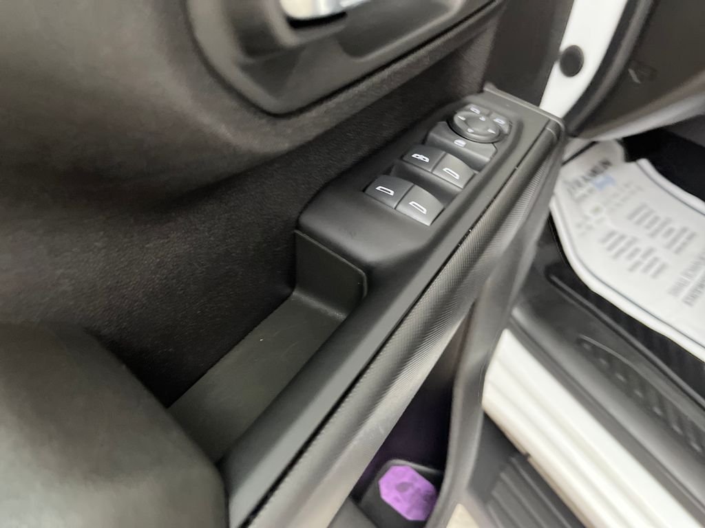 Used 2022 White Chevrolet Custom image 11