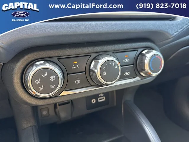 Used 2025 Silver Nissan 1.6 SV image 28