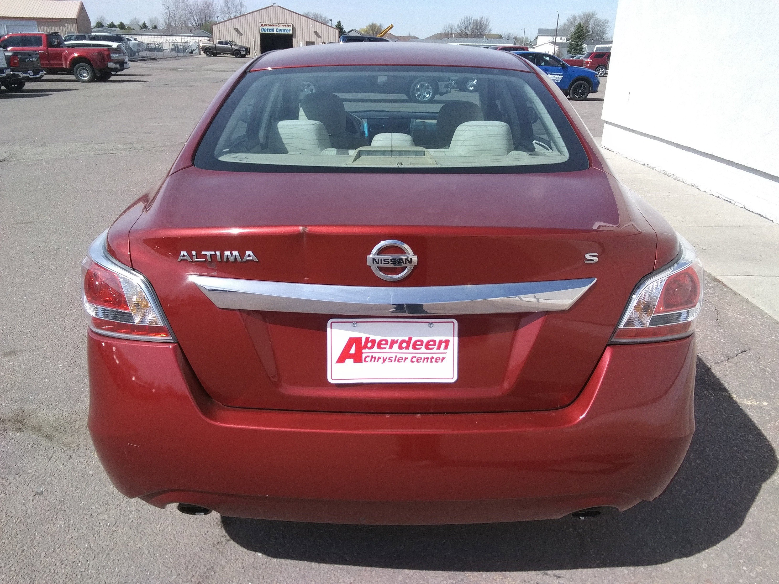 Used 2015 Red Nissan 2.5 S image 6