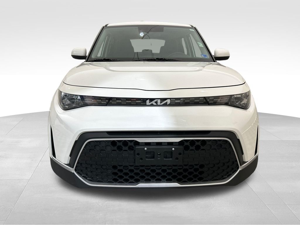 Used 2025 White Kia LX image 9