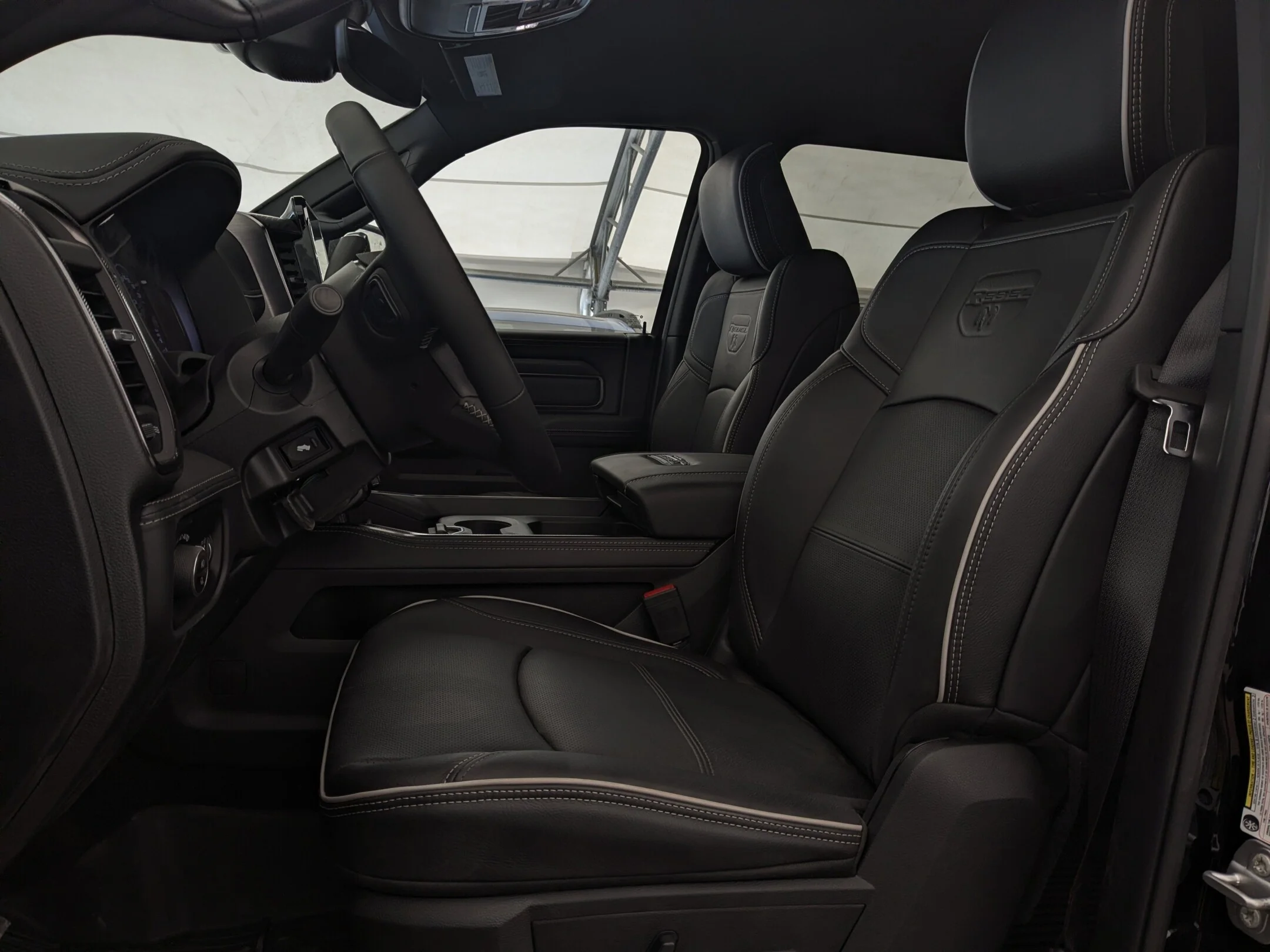 New 2026 Black RAM Rebel - - Level 2 Grp - Rear Air Suspension - 14.4 Uconnect NAV - 5th Wheel/Gooseneck Prep & More! image 15