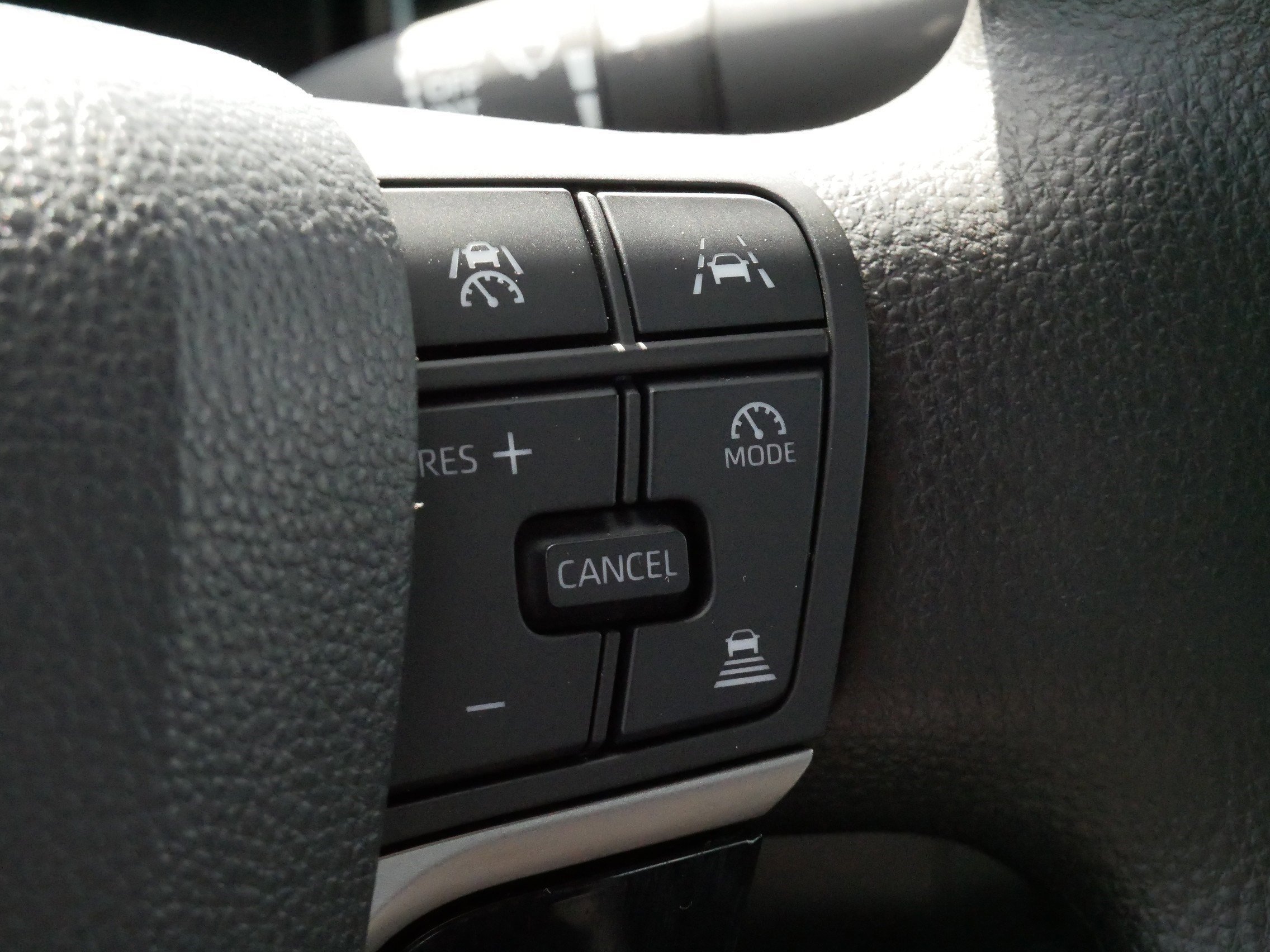 2025 Toyota Camry LE - Photo 25