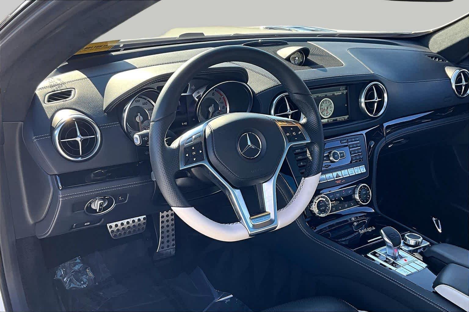Used 2015 designo Diamond White Metallic Mercedes-Benz SL 550 image 17