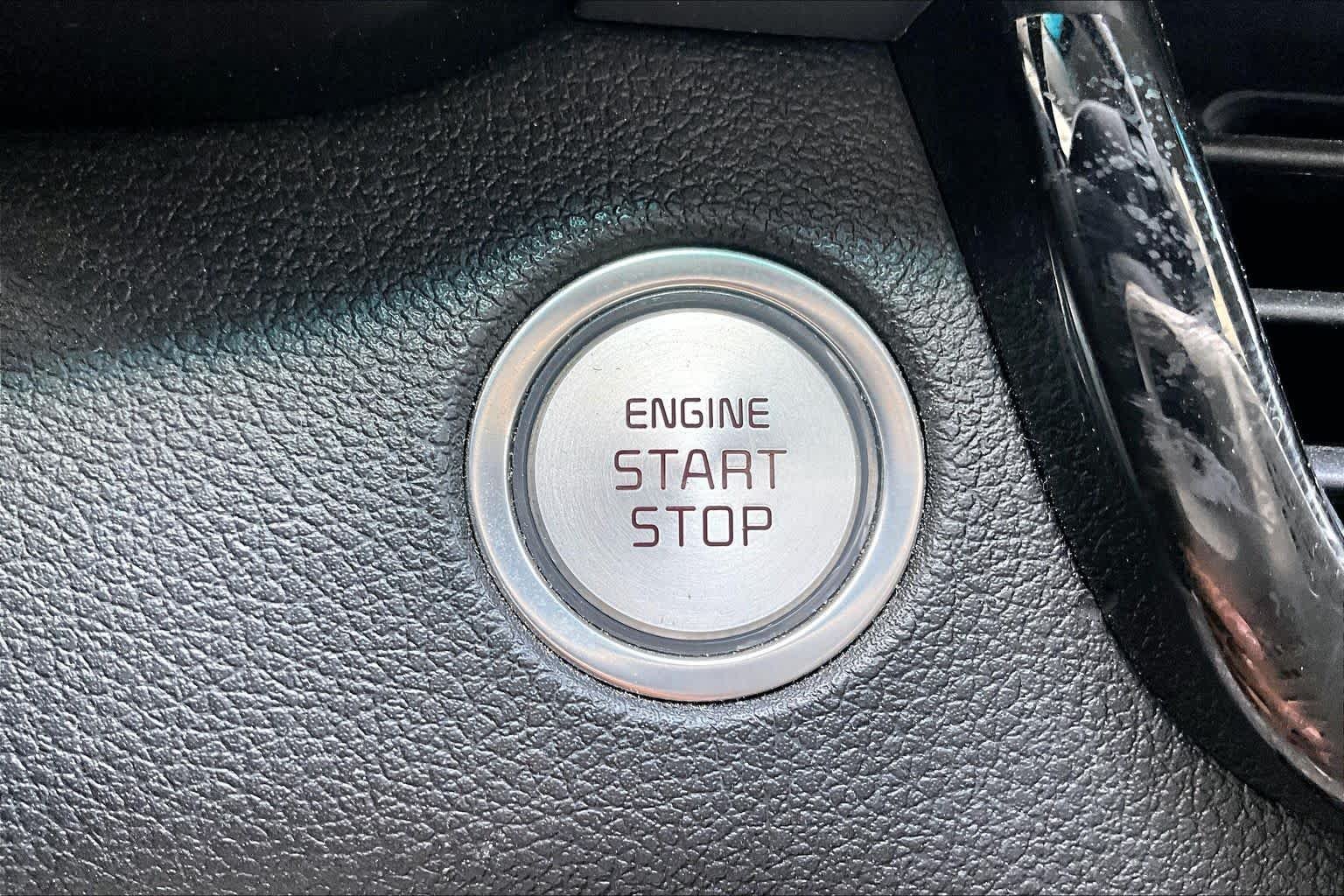 Used 2019 Snow White Pearl Kia EX image 32