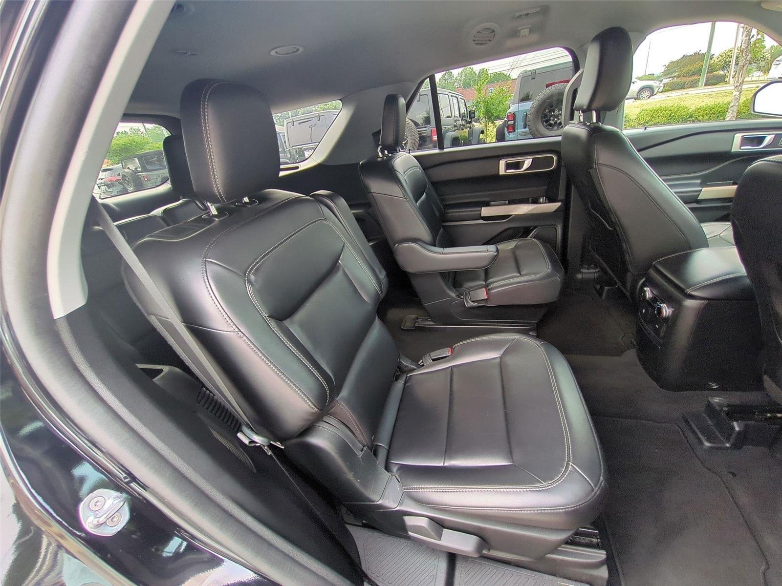Used 2023 Agate Black Metallic Ford XLT image 36