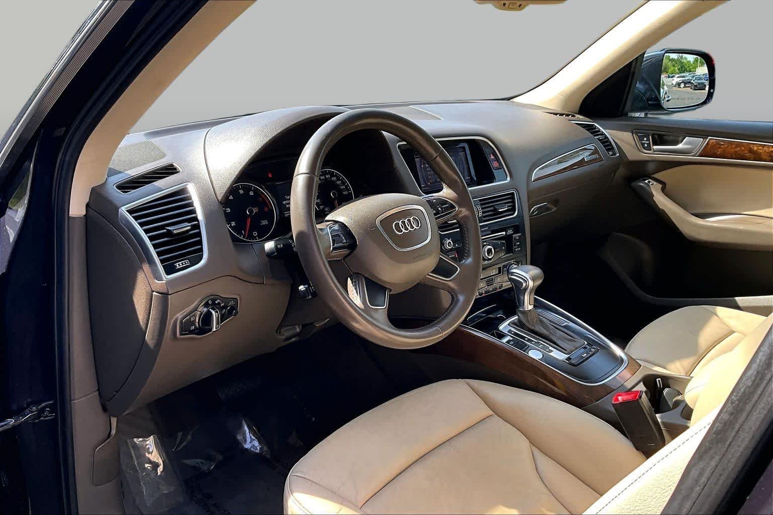 Used 2015 Moonlight Blue Metallic Audi Premium Plus image 17