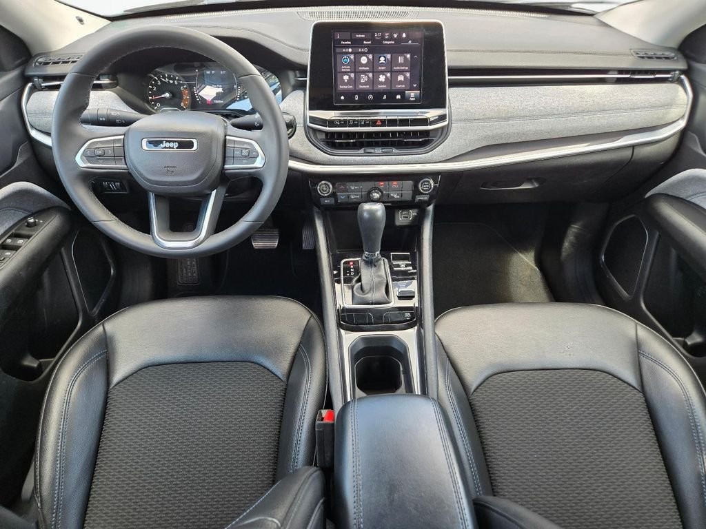 Used 2022 Silver Jeep Latitude image 20