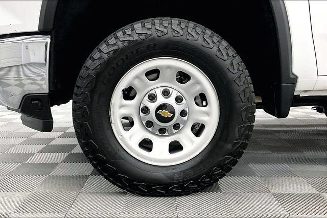 Used 2025 Summit White Chevrolet Work Truck image 10