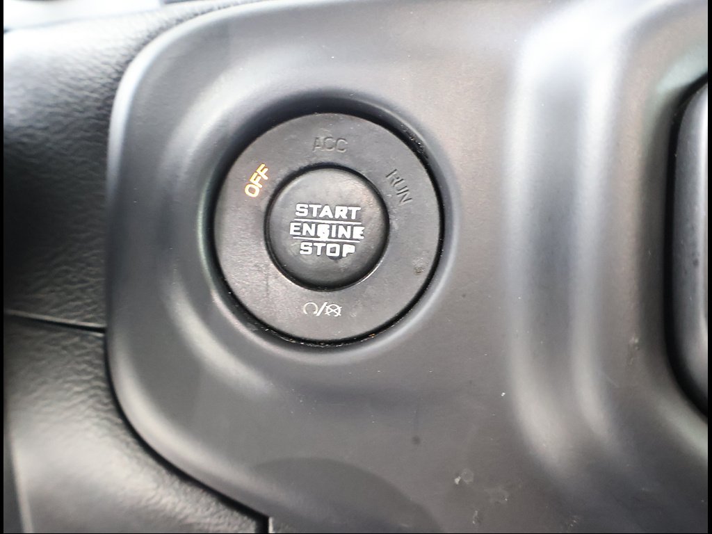 Used 2019 RED Jeep Sahara image 10