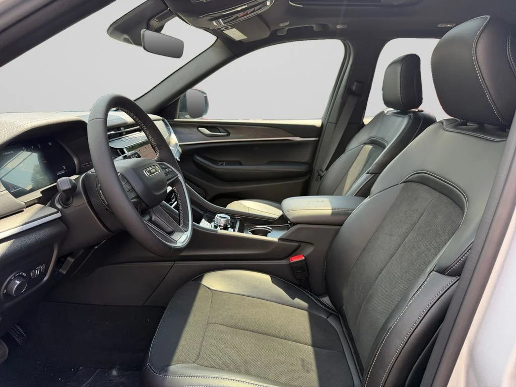New 2026 Silver Zynith Jeep Altitude image 10