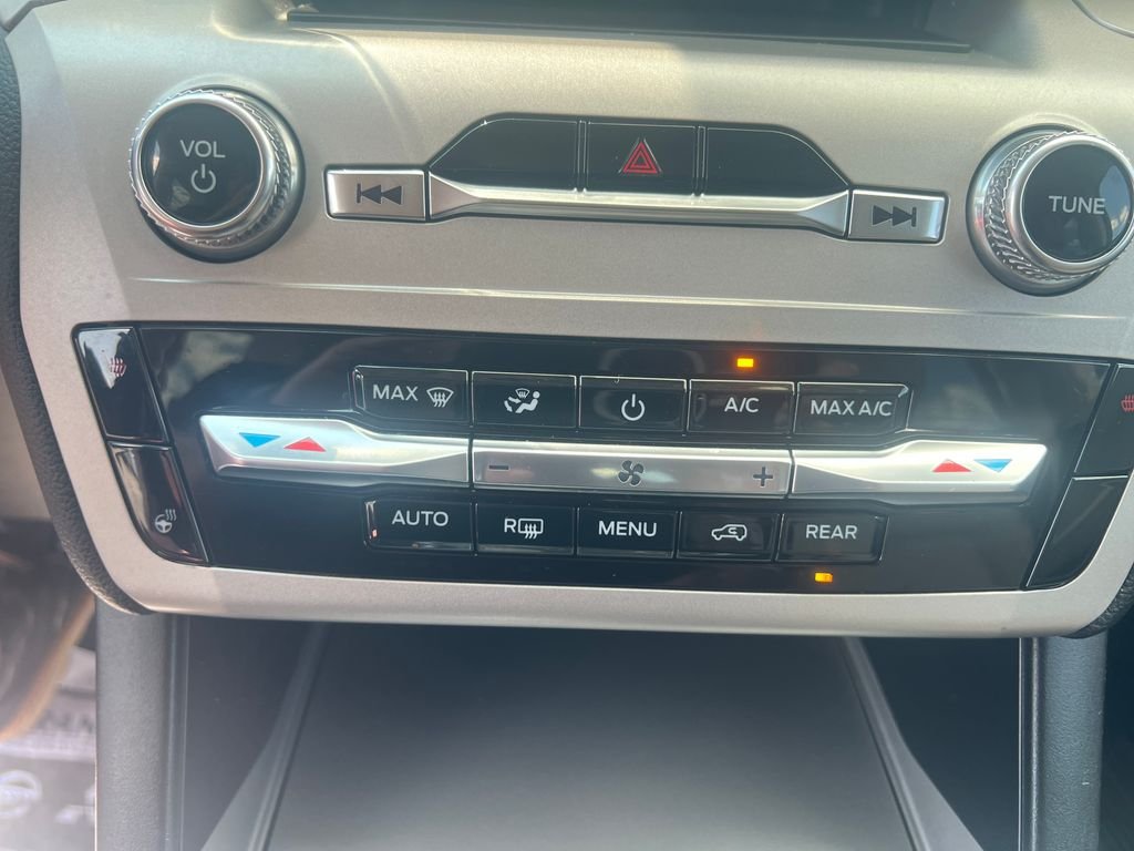 Used 2023 White Ford XLT image 18