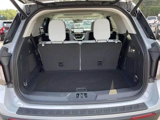 New 2026 Space White Metallic Ford Platinum™ image 9