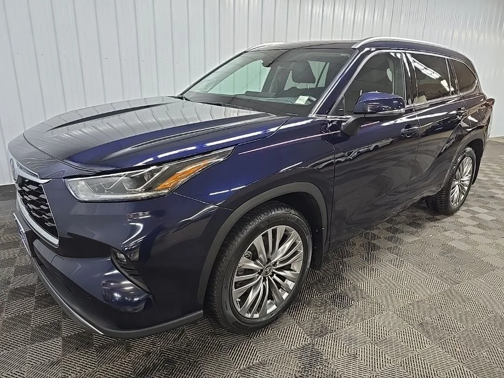 Used 2024  Toyota Platinum image 8