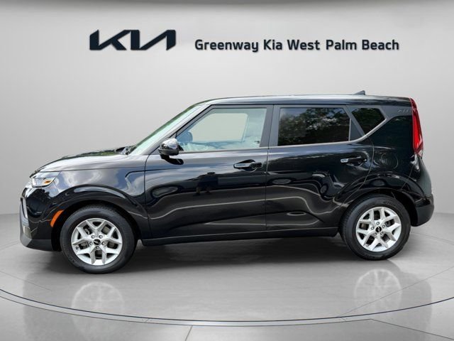 Used 2022 Black Kia LX image 4