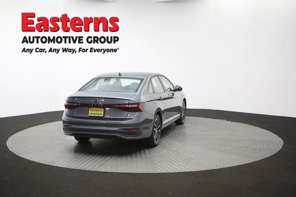 Used 2025 Gray Volkswagen 1.5T SE image 37