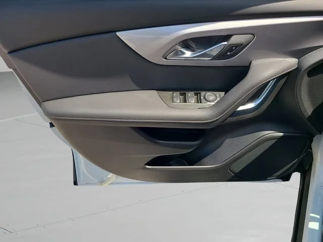 New 2026 Summit White Chevrolet 2LT image 18